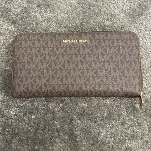 MK Travel Jet Set Wallet